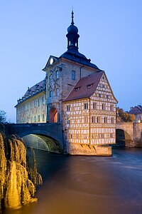 Das Alte Rathaus mitten im Fluss der Welterbestadt Bamberg