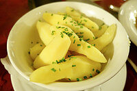 Die Bamberger Hörnlakartoffel, seit 2012 ursprungsgeschützt, ist eine alte und in Feinschmeckerkreisen wohlbekannte Kartoffelsorte