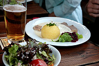 Lokale Bierspezialitäten und die leckere Fränkische Küche erwartet den Besucher in den 9 Bamberger Brauereigaststätten