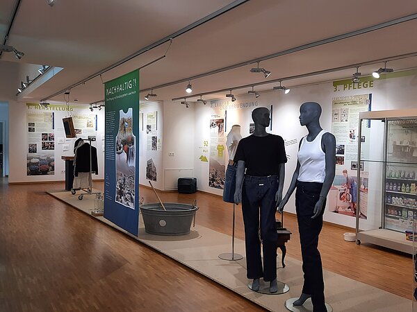 Ausstellung "Nachhaltig?! Der Umgang mit Kleidung gestern und heute"