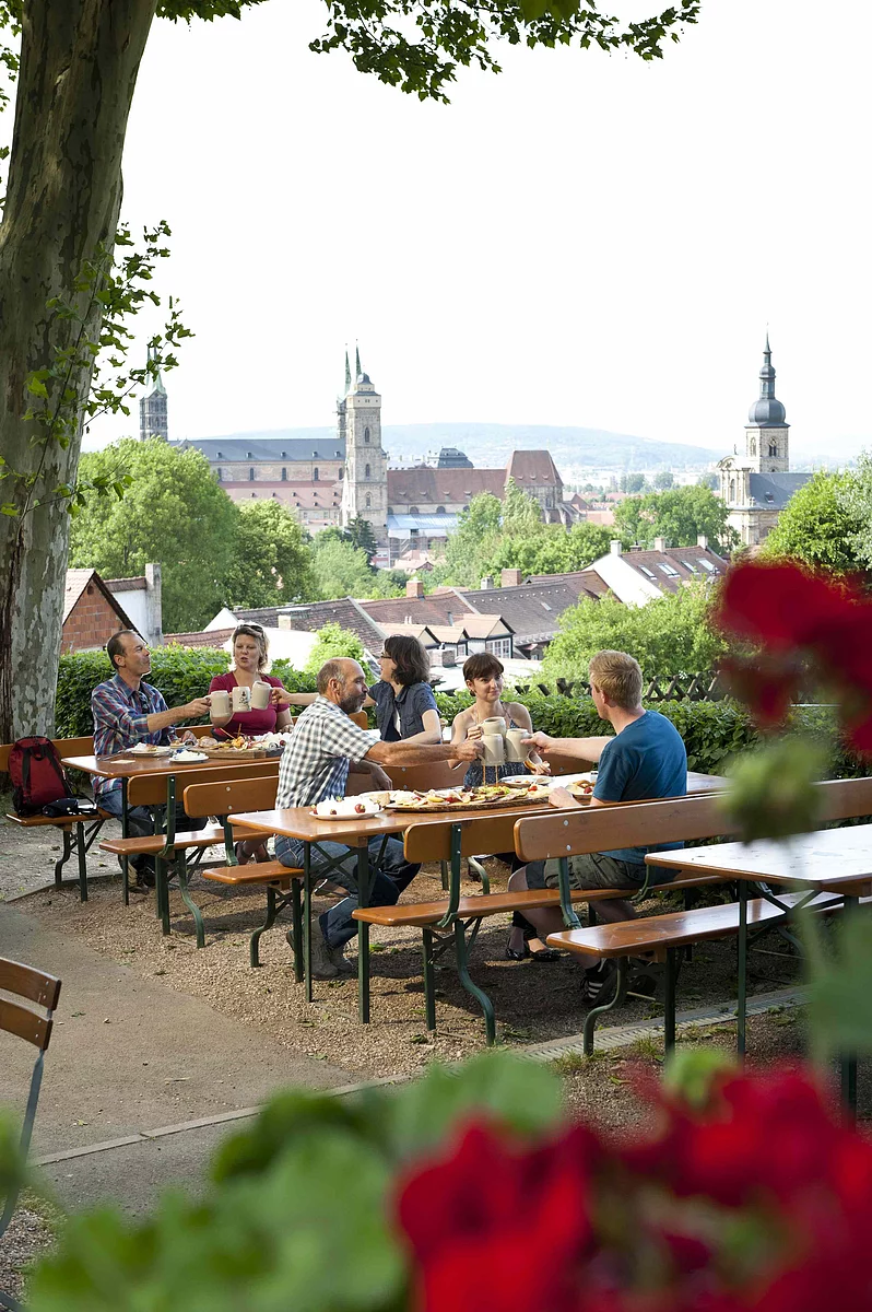 "Auf" dem Bierkeller in Bamberg mit faszinierendem Ausblick, lässt es sich wunderbar die leckeren Spezialitäten genießen. 